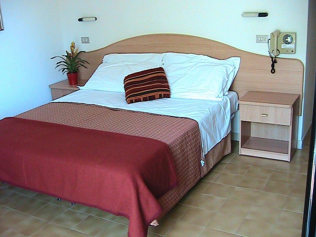 Hotel Universo Rímini Habitación foto