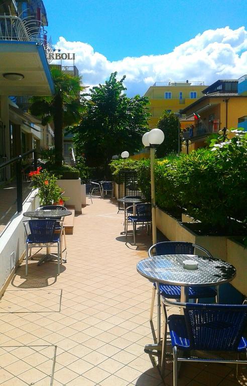 Hotel Universo Rímini Exterior foto